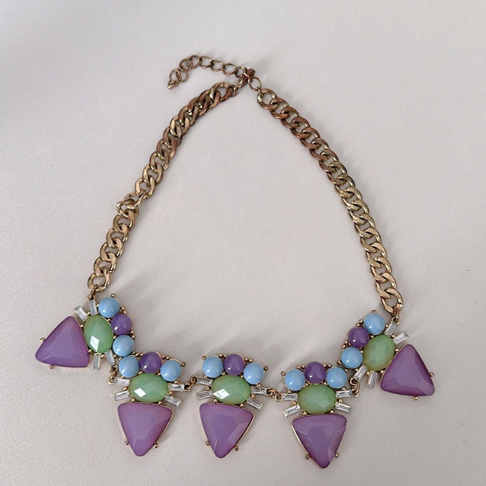 Gorgeous HR2 statement necklace with faux jewels in purple, turquoise and green.